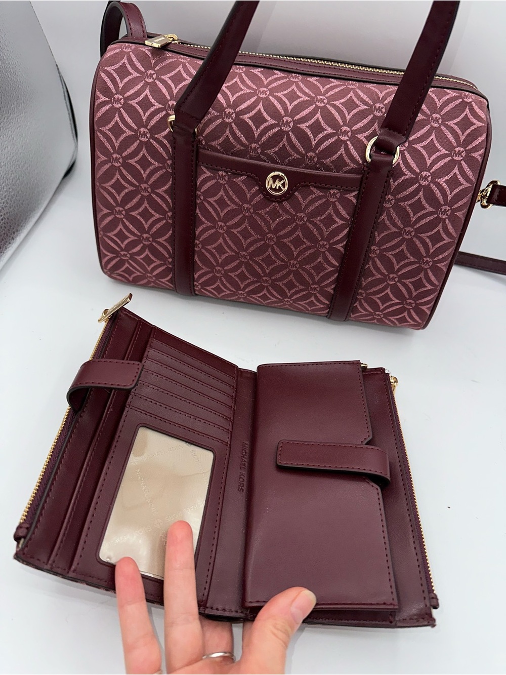 MICHAEL KORS TRAVEL MEDIUM DUFFLE SATCHEL SHOULDER BAG MK OXBLOOD + WALLET  AA26 - Picture 4 of 8